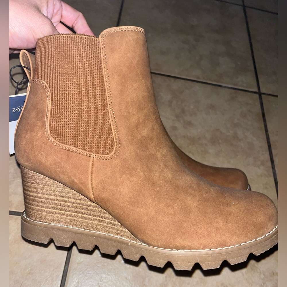 Brand New Universal Thread Cognac Wedge